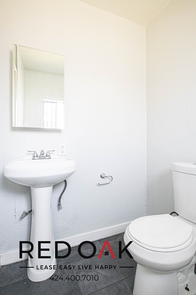 Building Photo - 1182 E 52nd St