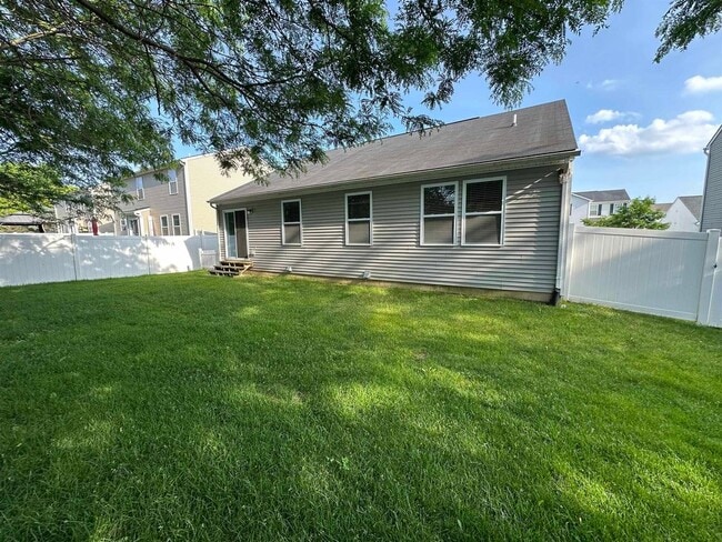 Building Photo - 8118 Cypress Cir