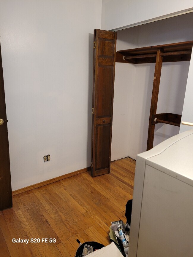 Second bedroom - 5734 W Newport Ave