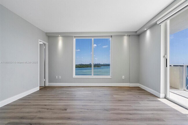 Building Photo - 10350 W Bay Harbor Dr