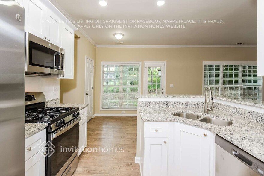 Building Photo - 595 Regal Lady Ct