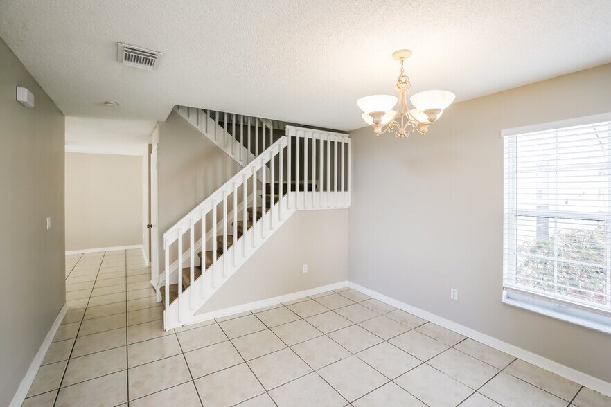 Building Photo - 333 SW 195th Ave