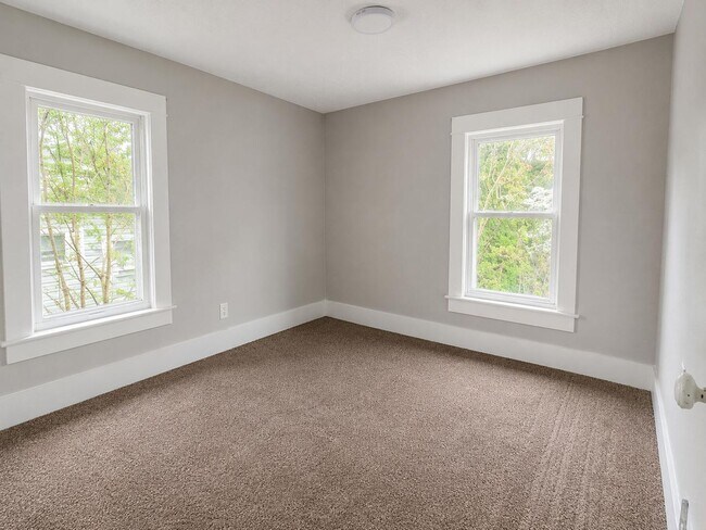 Building Photo - 4-Bedroom Home for Rent in Akron – Only $1,500!