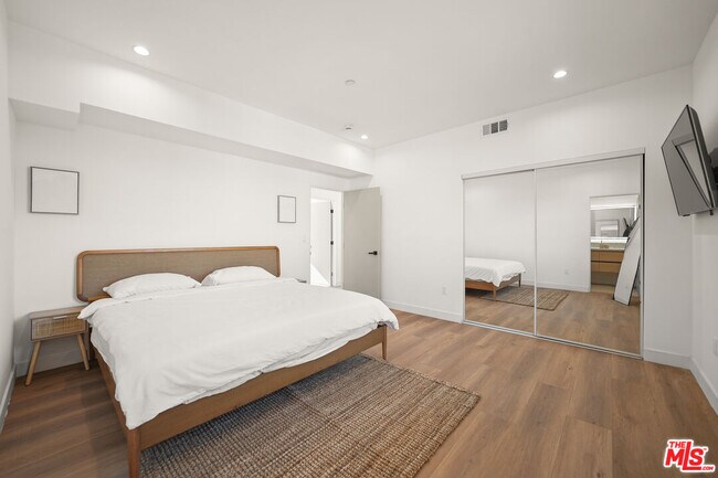 Building Photo - 13692 Erwin St