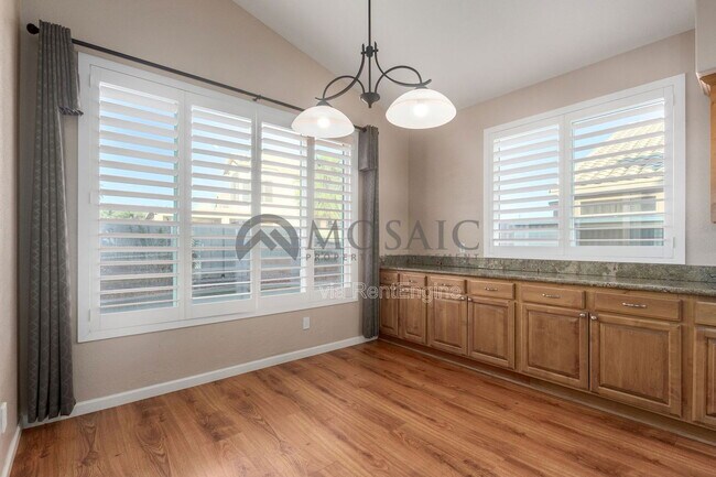 Building Photo - 2738 E Silverwood Dr