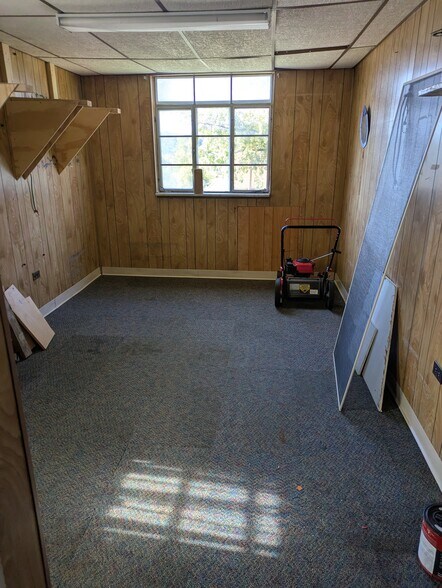 Building Photo - 1916 Plainview Ave