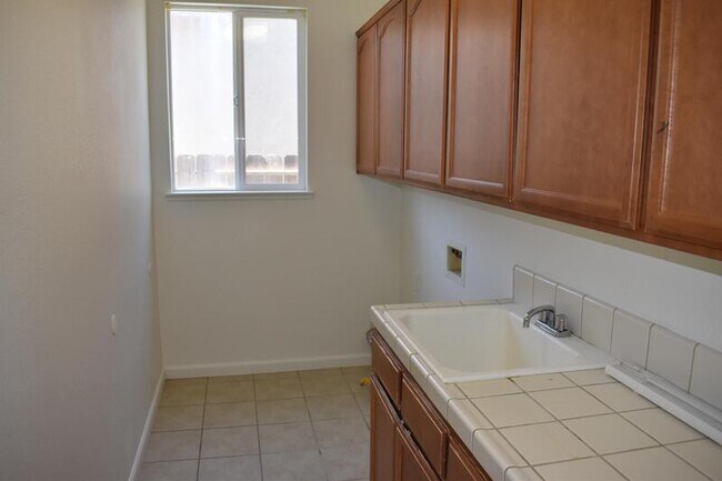 Building Photo - 4670 Tolman Way