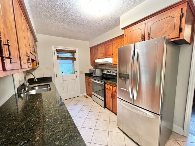Building Photo - Newly Renovated 3BD, 2.5BA North Raleigh Home on a Private Lot in a Prime Location Near Shopping,...