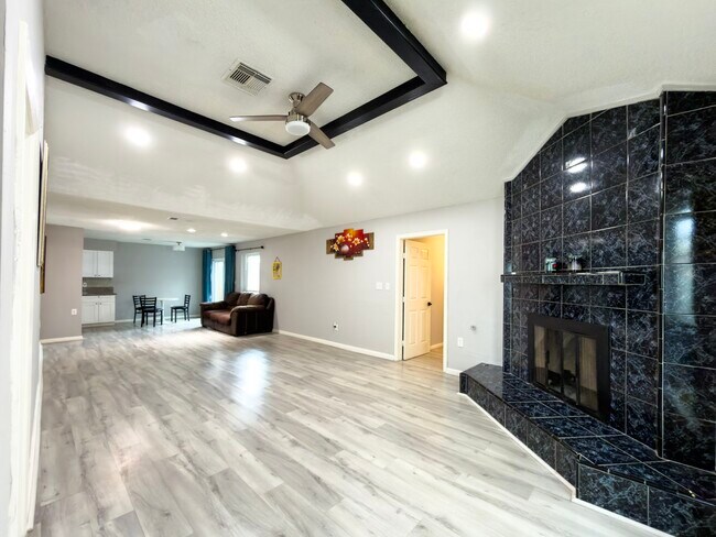 Building Photo - 6506 Briar Glade Dr