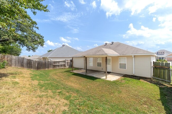 Building Photo - 2220 Ridgeway Ln