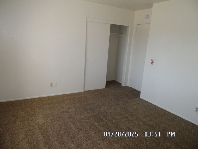 Building Photo - 3 Bedrooms, 2 Bathroom, Large Fully Fenced...