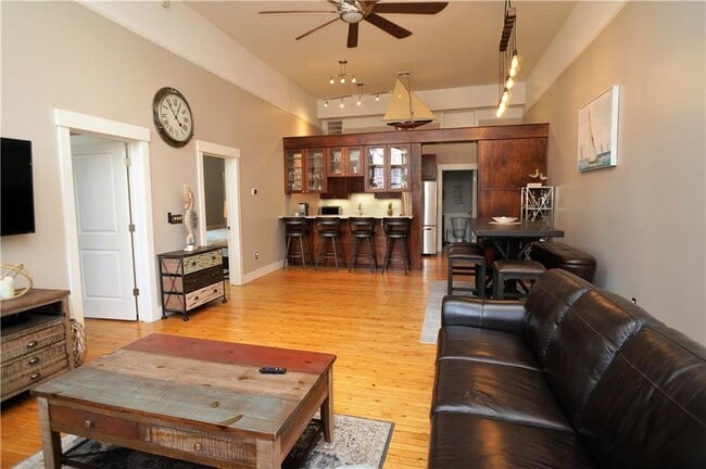 Building Photo - 426 Spring St