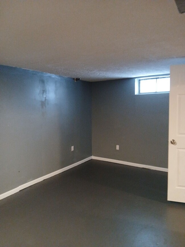 Building Photo - 2423 Rose Ave