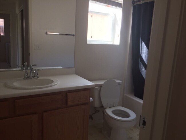 Building Photo - 4-bedroom, 3 bath + Loft!  Mountain's Edge 89178