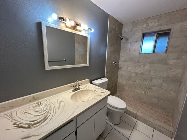 Building Photo - 1101 N April Cir