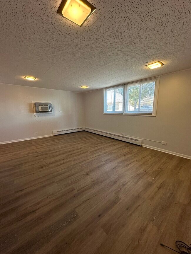 Building Photo - 3400 Main St