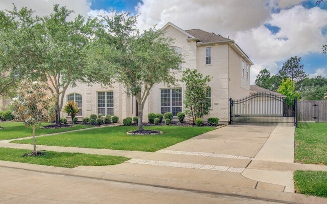 Building Photo - 1510 Lake Grayson Dr