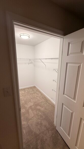 Building Photo - 1217 Waterford Dr