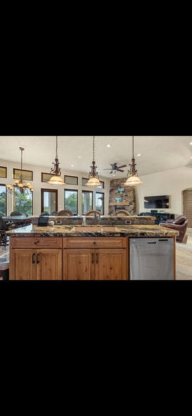 Building Photo - 1747 W Red Cloud Cir