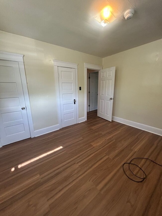Building Photo - Charming 3-Bed, 1-Bath Home on Gill Street...