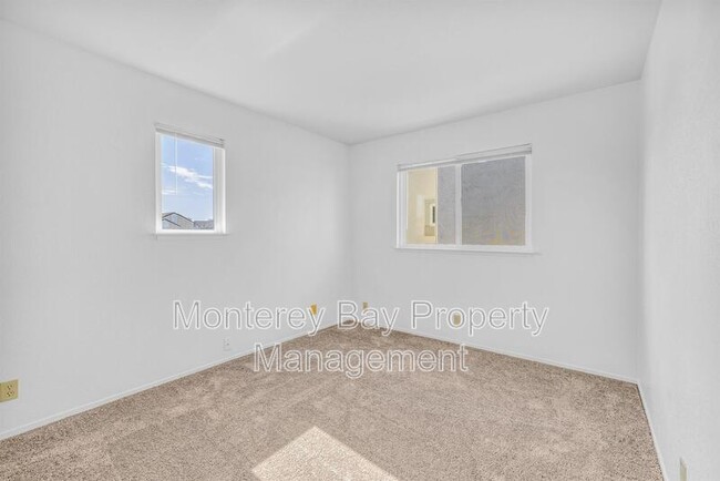 Building Photo - 143 Seal Ct