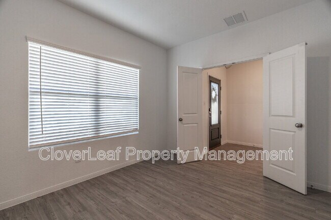 Building Photo - 422 Angel Trumpet Ct