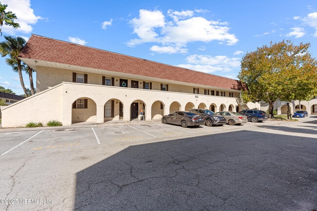 Primary Photo - 7341 El Ocho Rd