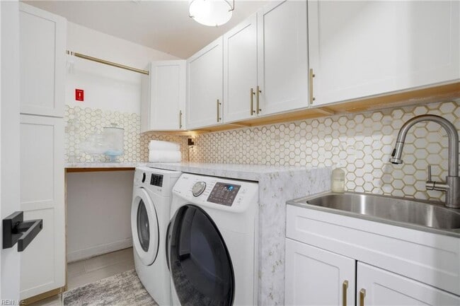 Building Photo - 1859 Parkview Ave