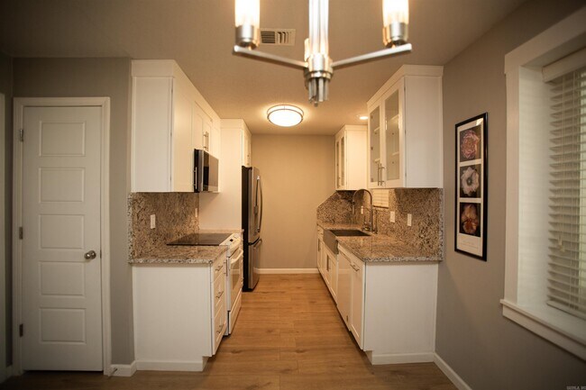 Building Photo - 8 Turtle Creek Ct