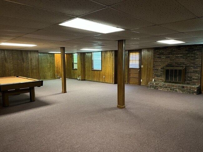 Building Photo - "Charming 3-Bed Sanctuary with Finished Ba...