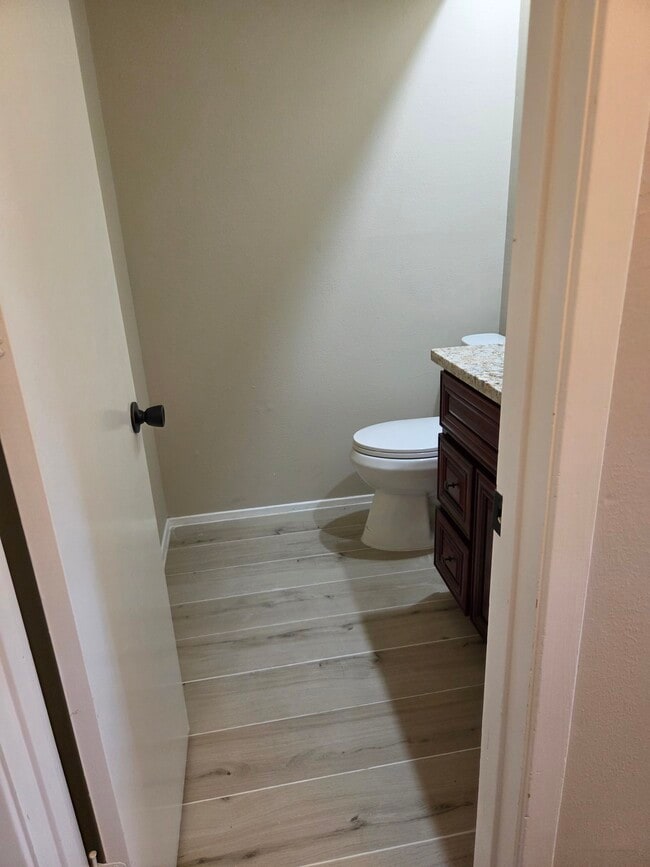 Building Photo - 8530 Lake Crystal Dr