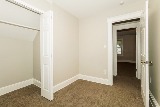 Building Photo - Charming 3-Bedroom Cleveland Home