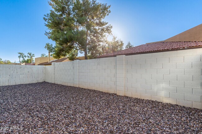 Building Photo - 3218 W Glendale Ave