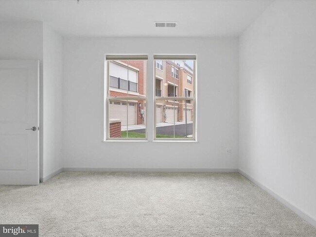 Building Photo - 10755 Fairgrounds Dr