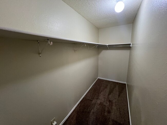 Building Photo - 4922 Hilltop Field Dr