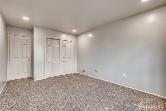 Building Photo - 213 Peach St