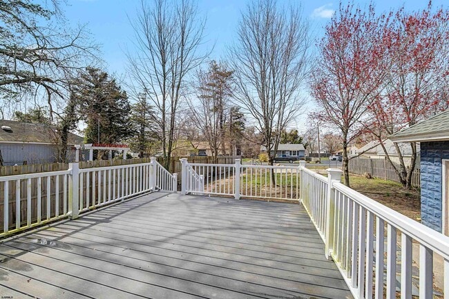 Building Photo - 615 Shore Rd