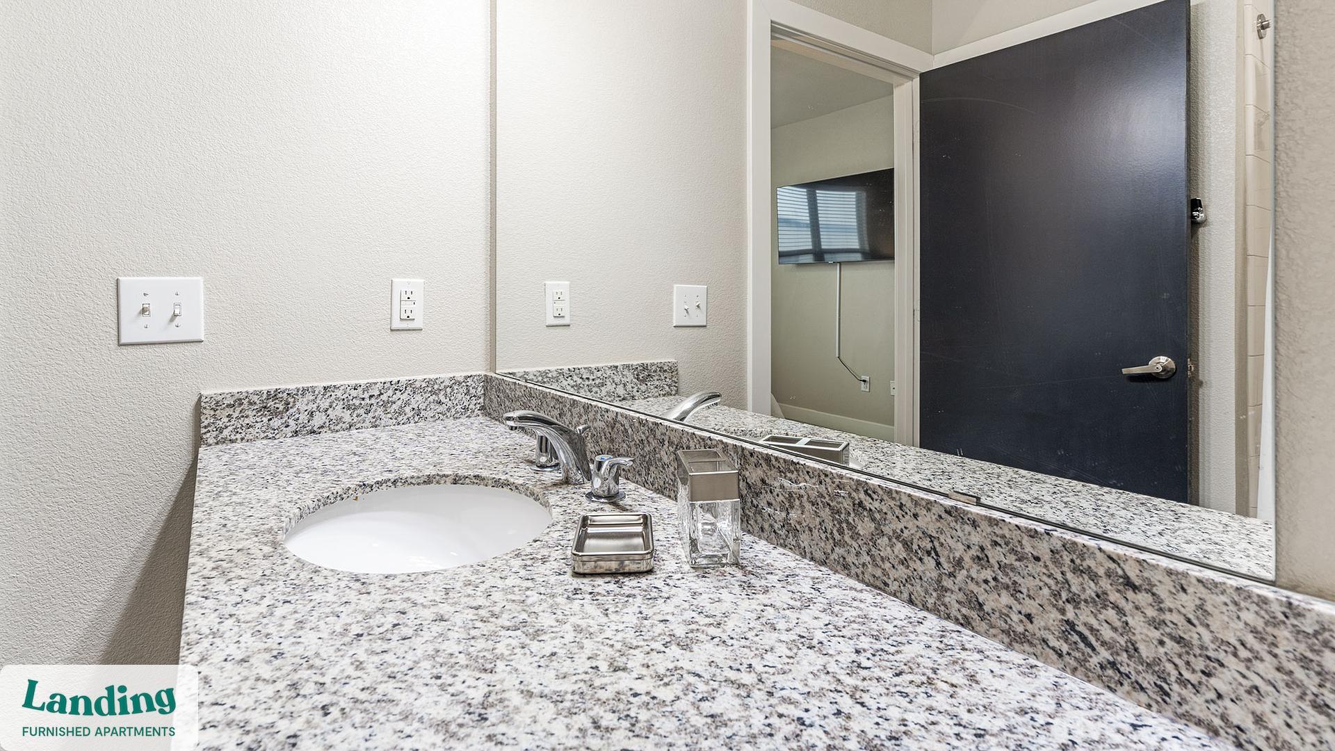 Building Photo - 1415 N Main Ave