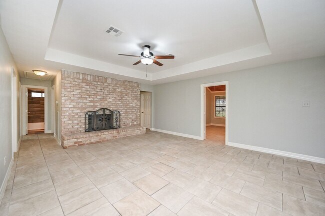 Building Photo - 15723 Creekhaven Dr