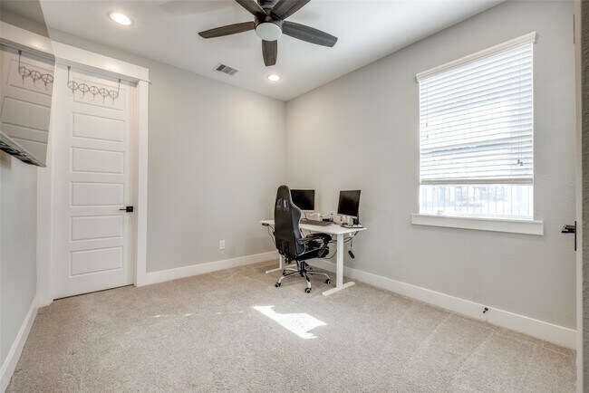 Building Photo - 4804 Gano St