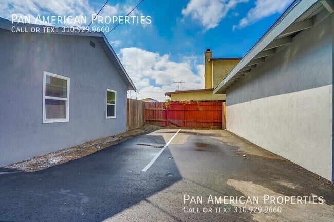 Building Photo - 13842 3/4-13844 Arthur Ave