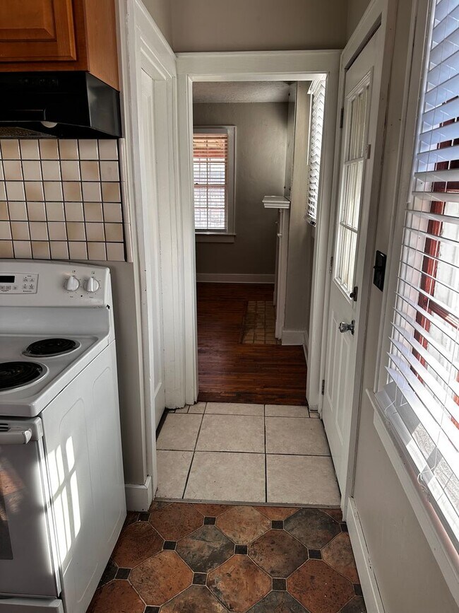 Building Photo - East Nashville, Walk to Riverside Village