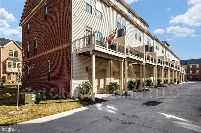 Building Photo - 854 S Macon St.