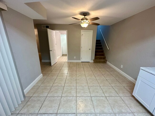 Building Photo - Fully Remodeled 2/2 Townhome in Central Po...