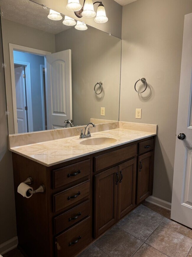 Building Photo - 9133 Saw Tooth Loop