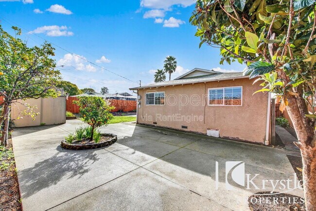 Building Photo - 126 Violet Dr