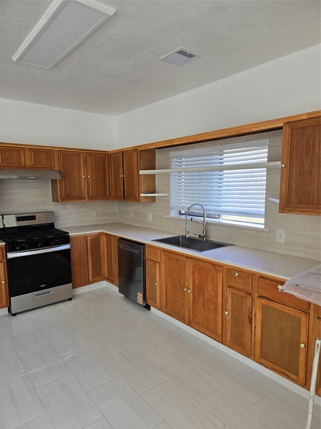 Building Photo - 16203 Dryberry Ct