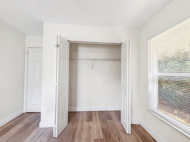 Building Photo - Annual rental offering privacy and space on 1.14 acres in Naples!