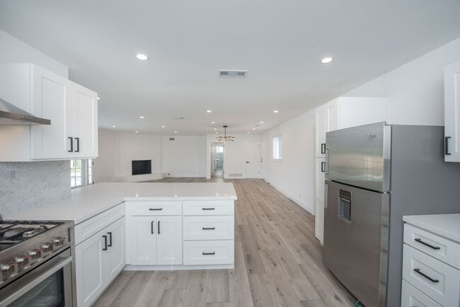 Building Photo - Dover Shores