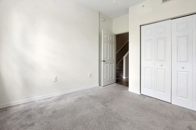 Building Photo - 5700 Bentgrass Dr